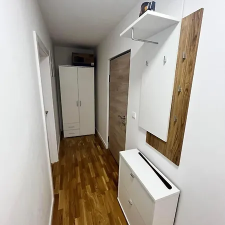 Apartment Apartman Lamija *
